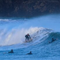 P3JU0021-20261025-1010-Video-Surf-Mundaka-olasdebizkaia_1 Fotos Surf y Bodyboard en Mundaka, Bizkaia, Euskadi. Olas de un metro y medio a dos metros y medio de altura con viento sur y marea subiendo. Olas muy potentes...