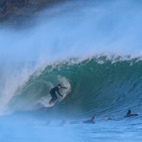P3JU0026-20261025-1011-Video-Surf-Mundaka-olasdebizkaia_1 Fotos Surf y Bodyboard en Mundaka, Bizkaia, Euskadi. Olas de un metro y medio a dos metros y medio de altura con viento sur y marea subiendo. Olas muy potentes...