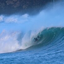 P3JU0112-20261025-1011-Video-Surf-Mundaka-olasdebizkaia_1 Fotos Surf y Bodyboard en Mundaka, Bizkaia, Euskadi. Olas de un metro y medio a dos metros y medio de altura con viento sur y marea subiendo. Olas muy potentes...