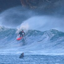 P3JU0207-20261025-1014-Video-Surf-Mundaka-olasdebizkaia_1 Fotos Surf y Bodyboard en Mundaka, Bizkaia, Euskadi. Olas de un metro y medio a dos metros y medio de altura con viento sur y marea subiendo. Olas muy potentes...