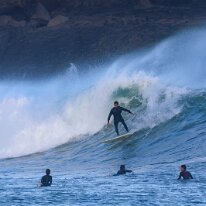P3JU0232-20261025-1015-Video-Surf-Mundaka-olasdebizkaia_1 Fotos Surf y Bodyboard en Mundaka, Bizkaia, Euskadi. Olas de un metro y medio a dos metros y medio de altura con viento sur y marea subiendo. Olas muy potentes...