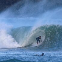 P3JU0251-20261025-1015-Video-Surf-Mundaka-olasdebizkaia_1 Fotos Surf y Bodyboard en Mundaka, Bizkaia, Euskadi. Olas de un metro y medio a dos metros y medio de altura con viento sur y marea subiendo. Olas muy potentes...