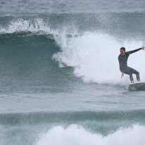 P3JU0026-260509-fotos-surf-sopela-basque-country Surfista surfeando una ola en la playa del Peñón, Atxabiribil en Sopelana, Sopela, Bizkaia.