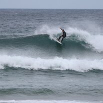 P3JU0039-260509-fotos-surf-sopela-basque-country Surfista surfeando una ola en la playa del Peñón, Atxabiribil en Sopelana, Sopela, Bizkaia.