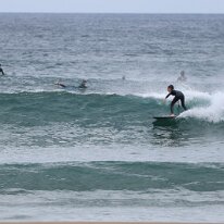 P3JU0069-260509-fotos-surf-sopela-basque-country Surfista surfeando una ola en la playa del Peñón, Atxabiribil en Sopelana, Sopela, Bizkaia.