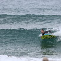 P3JU0076-260509-fotos-surf-sopela-basque-country Surfista surfeando una ola en la playa del Peñón, Atxabiribil en Sopelana, Sopela, Bizkaia.