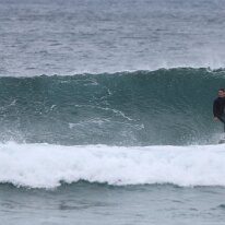 P3JU0113-260509-fotos-surf-sopela-basque-country Surfista surfeando una ola en la playa del Peñón, Atxabiribil en Sopelana, Sopela, Bizkaia.