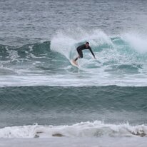 P3JU0137-260509-fotos-surf-sopela-basque-country Surfista surfeando una ola en la playa del Peñón, Atxabiribil en Sopelana, Sopela, Bizkaia.