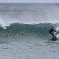 P3JU0171-260509-fotos-surf-sopela-basque-country Surfista surfeando una ola en la playa del Peñón, Atxabiribil en Sopelana, Sopela, Bizkaia.