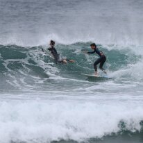 P3JU0206-260509-fotos-surf-sopela-basque-country Surfista surfeando una ola en la playa del Peñón, Atxabiribil en Sopelana, Sopela, Bizkaia.