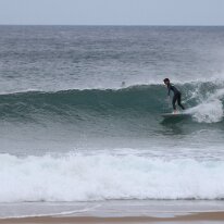 P3JU0214-260509-fotos-surf-sopela-basque-country Surfista surfeando una ola en la playa del Peñón, Atxabiribil en Sopelana, Sopela, Bizkaia.