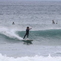 P3JU0223-260509-fotos-surf-sopela-basque-country Surfista surfeando una ola en la playa del Peñón, Atxabiribil en Sopelana, Sopela, Bizkaia.