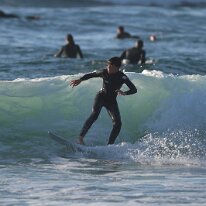 P3JU4421-260519-fotos-surf-salvaje-bizkaia-Barinatxe Surfista surfeando una ola en la playa de Salvaje, Barinatxe en Sopelana, Sopela, Bizkaia.