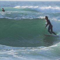 P3JU4474-260519-fotos-surf-salvaje-bizkaia-Barinatxe Surfista surfeando una ola en la playa de Salvaje, Barinatxe en Sopelana, Sopela, Bizkaia.