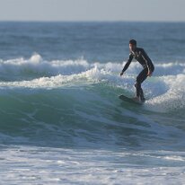 P3JU4480-260519-fotos-surf-salvaje-bizkaia-Barinatxe Surfista surfeando una ola en la playa de Salvaje, Barinatxe en Sopelana, Sopela, Bizkaia.