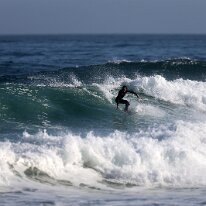 P3JU5388-260521-fotos-surf-sopelana-bizkaia-Arrietara-Basque-Country Surfista surfeando una ola en la playa de Salvaje, Barinatxe en Sopelana, Sopela, Bizkaia. Basque Country