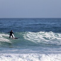 P3JU5390-260521-fotos-surf-sopelana-bizkaia-Arrietara-Basque-Country Surfista surfeando una ola en la playa de Salvaje, Barinatxe en Sopelana, Sopela, Bizkaia. Basque Country
