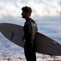 P3JU5421-260521-fotos-surf-sopelana-bizkaia-Arrietara-Basque-Country Surfista surfeando una ola en la playa de Salvaje, Barinatxe en Sopelana, Sopela, Bizkaia. Basque Country