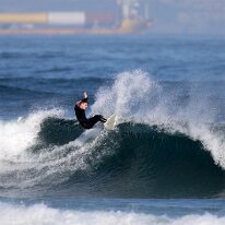 P3JU5489-260521-fotos-surf-sopelana-bizkaia-Arrietara-Basque-Country Surfista surfeando una ola en la playa de Salvaje, Barinatxe en Sopelana, Sopela, Bizkaia. Basque Country