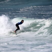 P3JU5848-20260926-1509-Fotos-Getxo-Taldea-Sopela-olasdebizkaia Fotos Surf La playa de la salvaje Barinatxe Sopela , Getxo Olas de metro y medio de altura. Campenato Local Getxo Surf Taldea GST