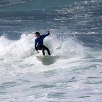 P3JU5852-20260926-1509-Fotos-Getxo-Taldea-Sopela-olasdebizkaia Fotos Surf La playa de la salvaje Barinatxe Sopela , Getxo Olas de metro y medio de altura. Campenato Local Getxo Surf Taldea GST