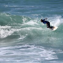 P3JU5917-20260926-1513-Fotos-Getxo-Taldea-Sopela-olasdebizkaia Fotos Surf La playa de la salvaje Barinatxe Sopela , Getxo Olas de metro y medio de altura. Campenato Local Getxo Surf Taldea GST