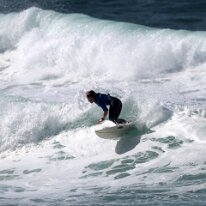 P3JU6082-20260926-1534-Fotos-Getxo-Taldea-Sopela-olasdebizkaia Fotos Surf La playa de la salvaje Barinatxe Sopela , Getxo Olas de metro y medio de altura. Campenato Local Getxo Surf Taldea GST