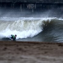 P3JU7690-20261022-0820-Fotos-Bodyboard-Ereaga-Getxo-olasdebizkaia Fotos de Bodyboard en La Playa de Ereaga, Getxo Bloques. Olas de un ,metro de altura con viento sur. pocas olas abrían bien ya que había una rampa de arena...