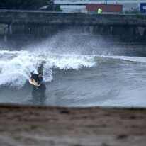 P3JU7699-20261022-0820-Fotos-Bodyboard-Ereaga-Getxo-olasdebizkaia Fotos de Bodyboard en La Playa de Ereaga, Getxo Bloques. Olas de un ,metro de altura con viento sur. pocas olas abrían bien ya que había una rampa de arena...
