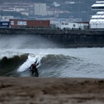 P3JU7832-20261022-0827-Fotos-Bodyboard-Ereaga-Getxo-olasdebizkaia Fotos de Bodyboard en La Playa de Ereaga, Getxo Bloques. Olas de un ,metro de altura con viento sur. pocas olas abrían bien ya que había una rampa de arena...