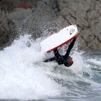 P3JU0079-20261007-1139-Fotos-Surf-Sopela-olasdebizkaia Fotos Surf y Bodyboard en La Playa de Sopelana, Sopela , Atxabiribil. El Peñón. Olas de tres cuartos de metro de altura con viento sur.