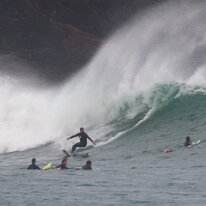 P3JU0012-20261022-0930-Fotos-Surf-Mundaka-olasdebizkaia Fotos Surf y Bodyboard en Mundaka, Bizkaia, Euskadi. Olas de uno a dos metros de altura con viento sur y marea subiendo, ofreciendo muchos tubos tamaños de...