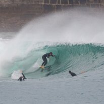 P3JU0044-20261022-0931-Fotos-Surf-Mundaka-olasdebizkaia Fotos Surf y Bodyboard en Mundaka, Bizkaia, Euskadi. Olas de uno a dos metros de altura con viento sur y marea subiendo, ofreciendo muchos tubos tamaños de...