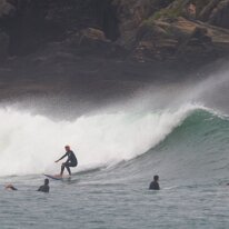 P3JU0276-20261022-0935-Fotos-Surf-Mundaka-olasdebizkaia Fotos Surf y Bodyboard en Mundaka, Bizkaia, Euskadi. Olas de uno a dos metros de altura con viento sur y marea subiendo, ofreciendo muchos tubos tamaños de...