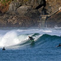 P3JU4316-20261024-1037-Video-Surf-Mundaka-olasdebizkaia Fotos Surf y Bodyboard en Mundaka, Bizkaia, Euskadi. Olas de uno a dos metros de altura con viento sur y marea subiendo, Sesion de pocas secciones tuberas....