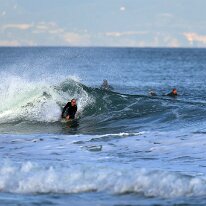 P3JU3200-260519-fotos-surf-sopela-bizkaia-Arrietara Surfista surfeando una ola en la playa del Peñón, Arrietara en Sopelana, Sopela, Bizkaia.