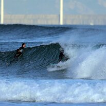 P3JU3214-260519-fotos-surf-sopela-bizkaia-Arrietara Surfista surfeando una ola en la playa del Peñón, Arrietara en Sopelana, Sopela, Bizkaia.